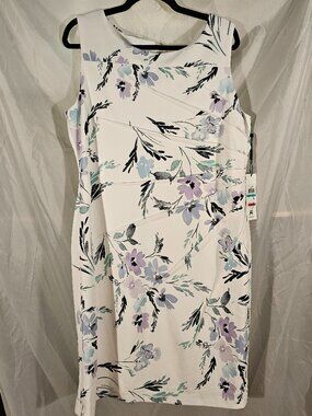 Calvin Klein pretty white dress with flowers. Size 16. NWT